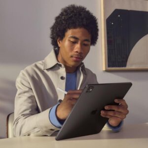 Apple iPad Pro Apple M 2 TB 33 cm (13") 16 GB Wi-Fi 6E (802.11ax) iPadOS 17 Argento - E_0016_1H64-09L